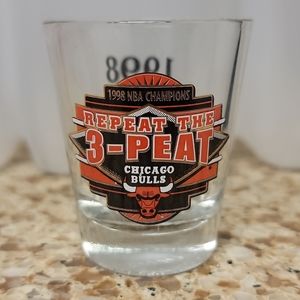 Chicago Bulls Shot glass 1998 NBA Champions Official NBA Product